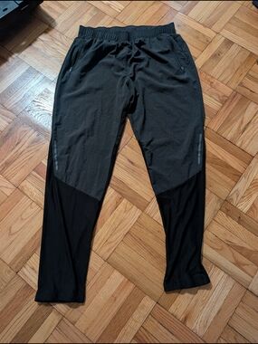 Asics Men's Two-Tone Black & Dark Gray Jogger Sweatpants